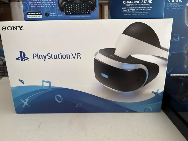 Sony Playstation (Ps4) Virtual Reality Headset And Vrgames-Used 1