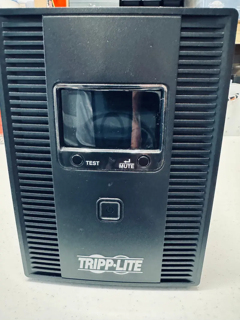 Tripp-Lite Battery Backup Smart 1300Lcdt - Used 1