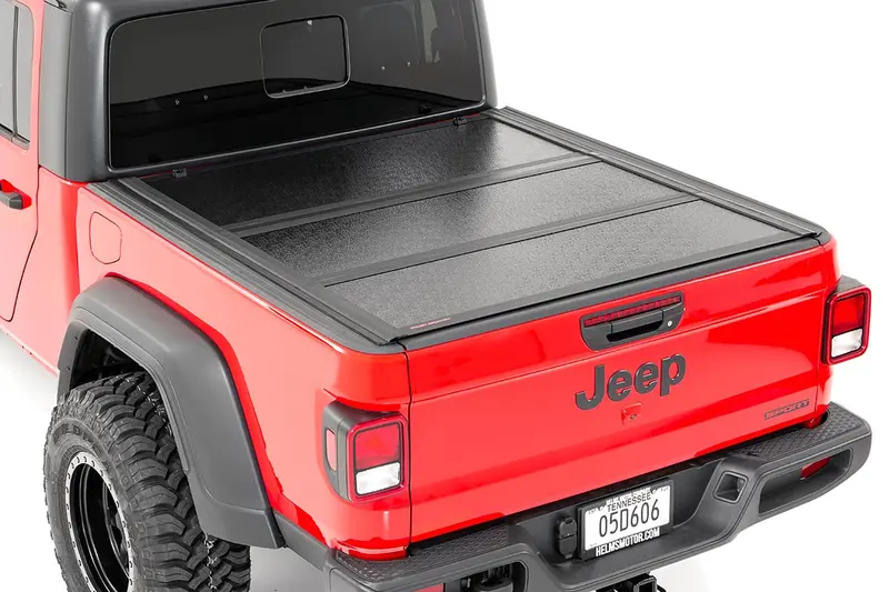 Rough Country 47620500 Low-Profile Tri-Fold Hard Tonneau Cover For 2020+ Jeep Gladiator (5' Bed) 1